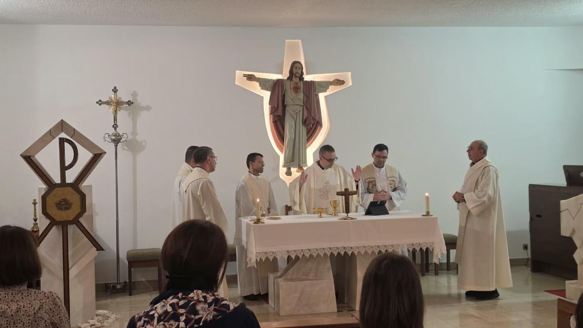 130 Servi della Sofferenza zu Füssen der Madonna von Fatima