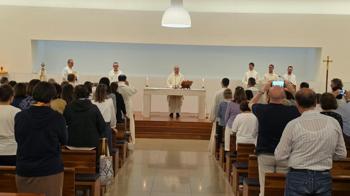 130 Servi della Sofferenza zu Füssen der Madonna von Fatima