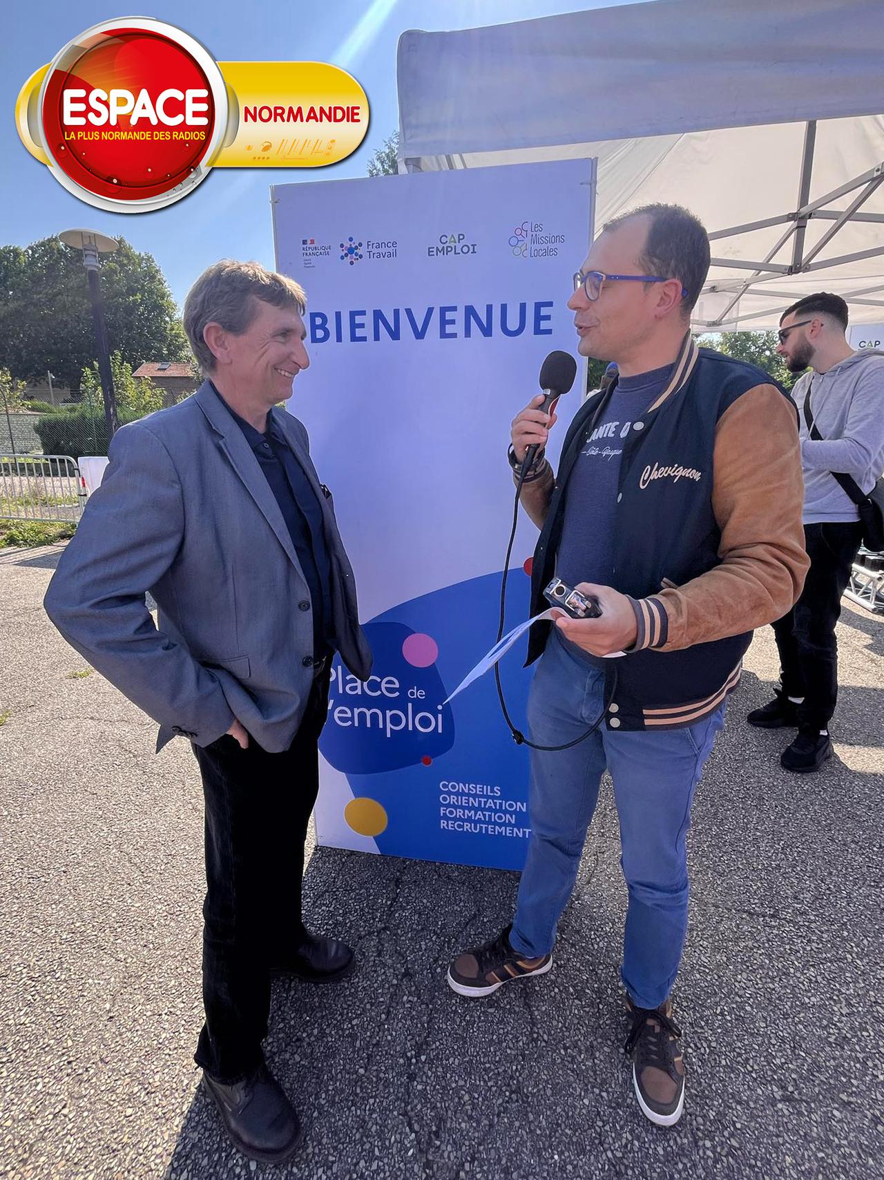 Place de l'Emploi à Louviers, interview de Brice Mullier, directeur de France Travail Louviers !