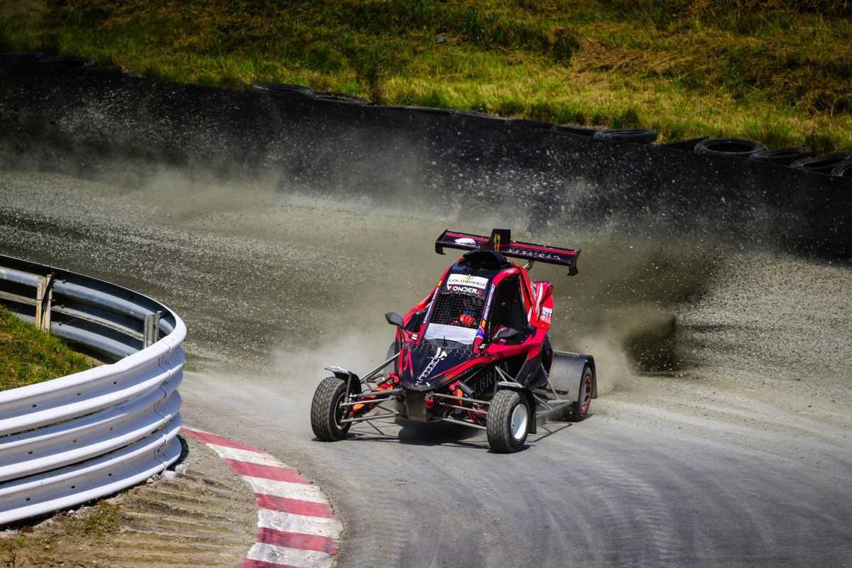 Diego Martínez completa con bravura la aventura de la RallyX Euro League en Estering