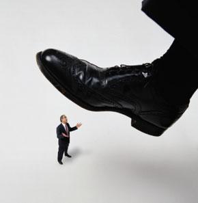 L'ÉTAT DÉFICITAIRE N'A D'YEUX QUE POUR LE SALARIÉ !