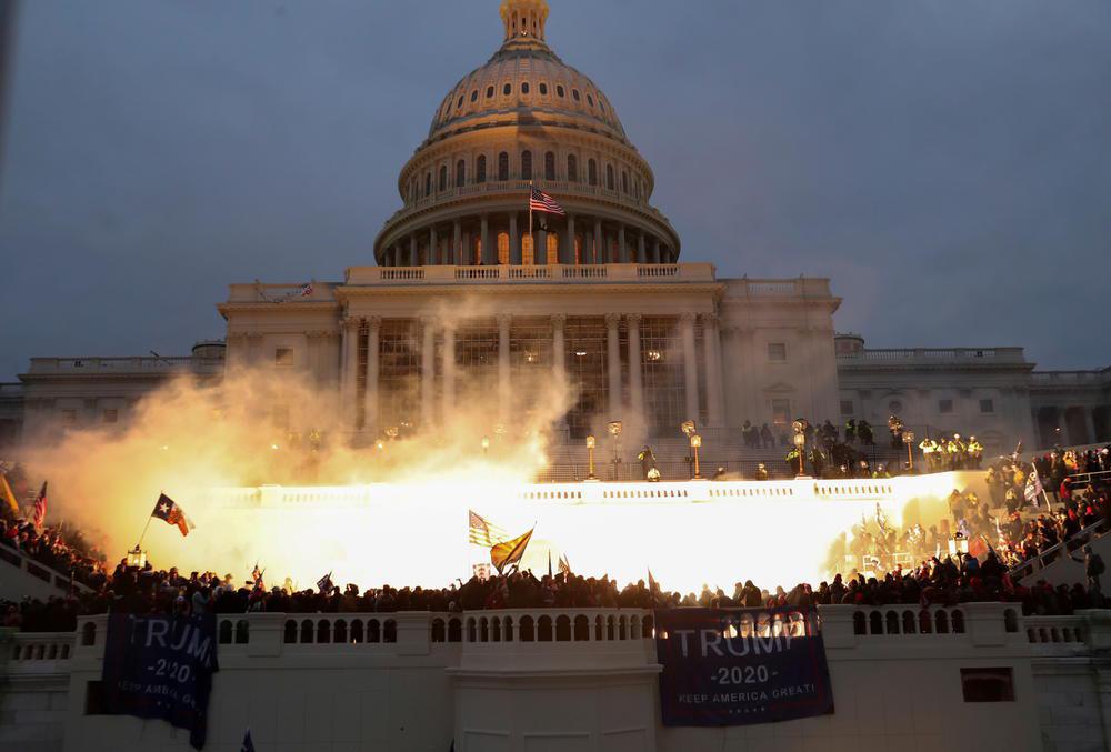 Le Capitole pris d'assaut par les trumpistes