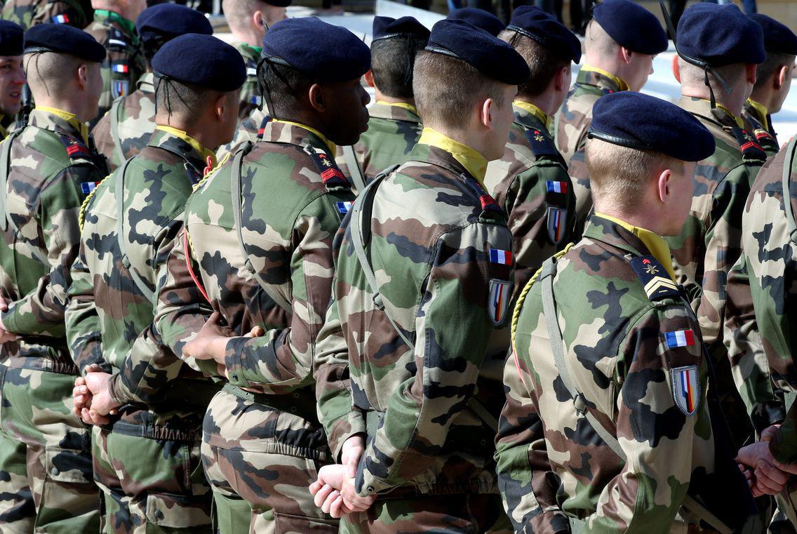 La 'Grande muette' en a marre de faire le dos rond