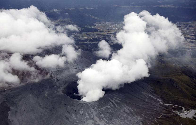 Japon : Eruption spectaculaire du volcan Aso, l'un des volcans les plus actifs du pays