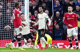 Manchester United se prend une raclée devant Liverpool .