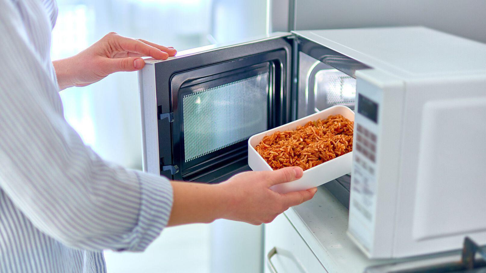 Des aliments à ne jamais mettre au micro-ondes