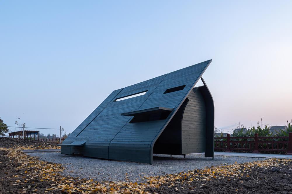 Pavillon de bois sur un prototype spatial