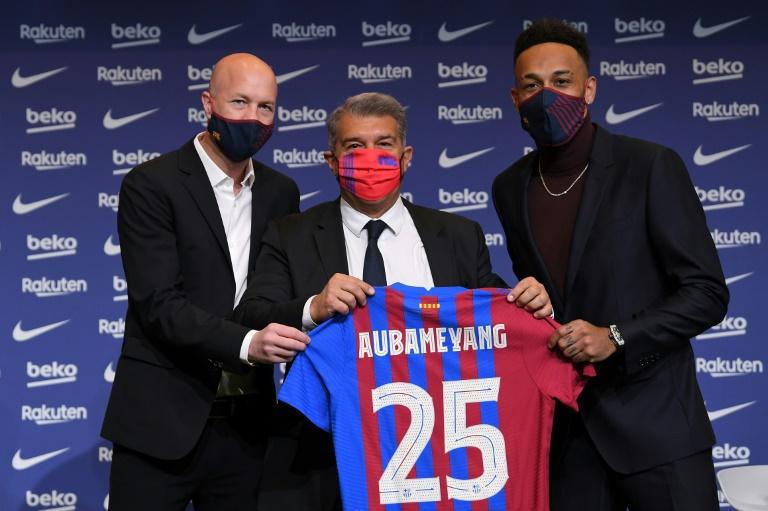 Le Barça "va revenir au top peu à peu", Aubameyang