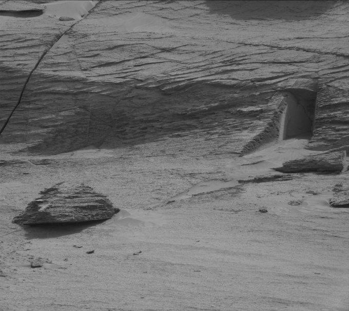 Une étrange “porte” repérée sur Mars