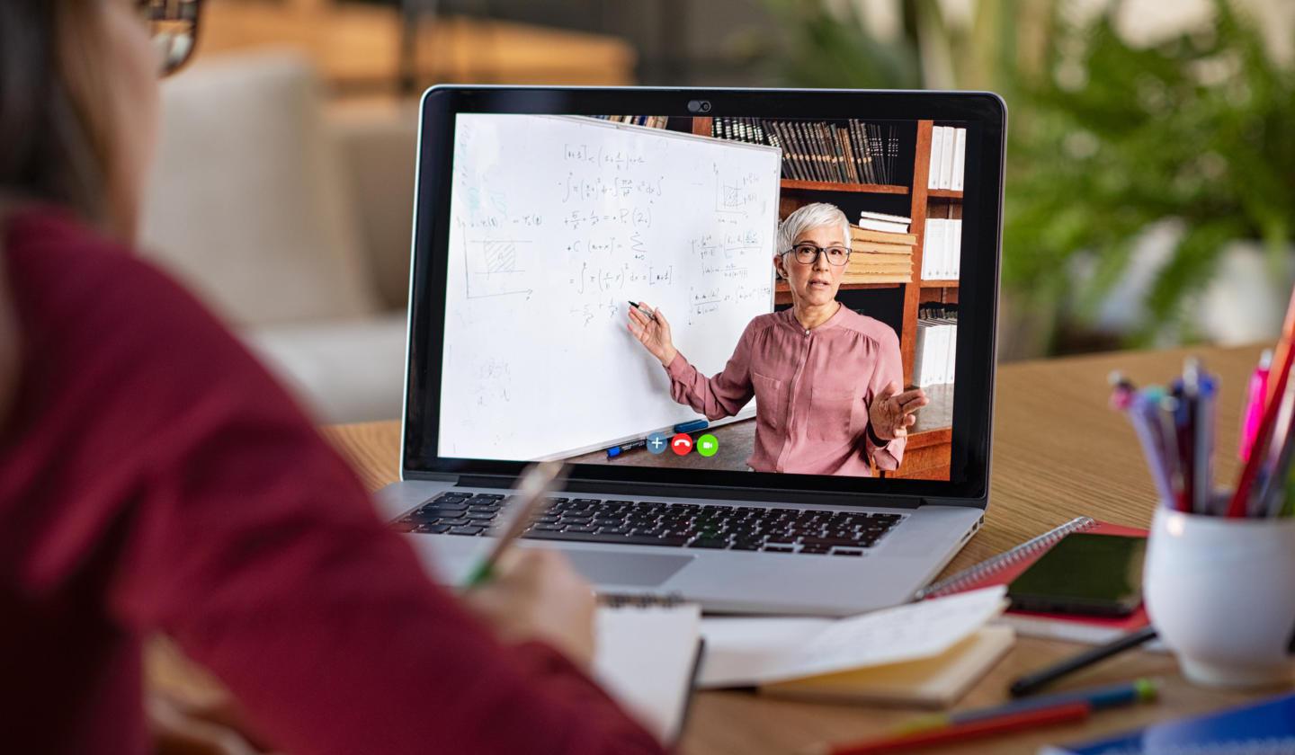 En ligne ou à l’école : " that is the question" ?
