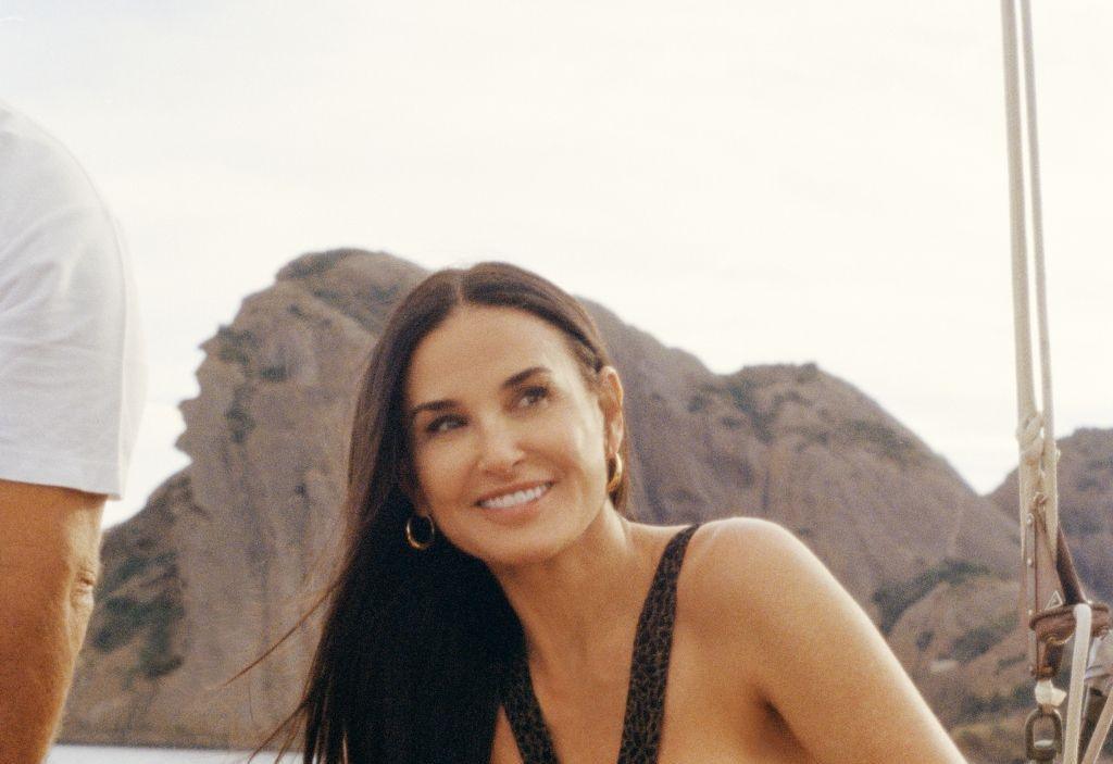 Demi Moore lance une collection de maillots de bain fabriquée au Maroc