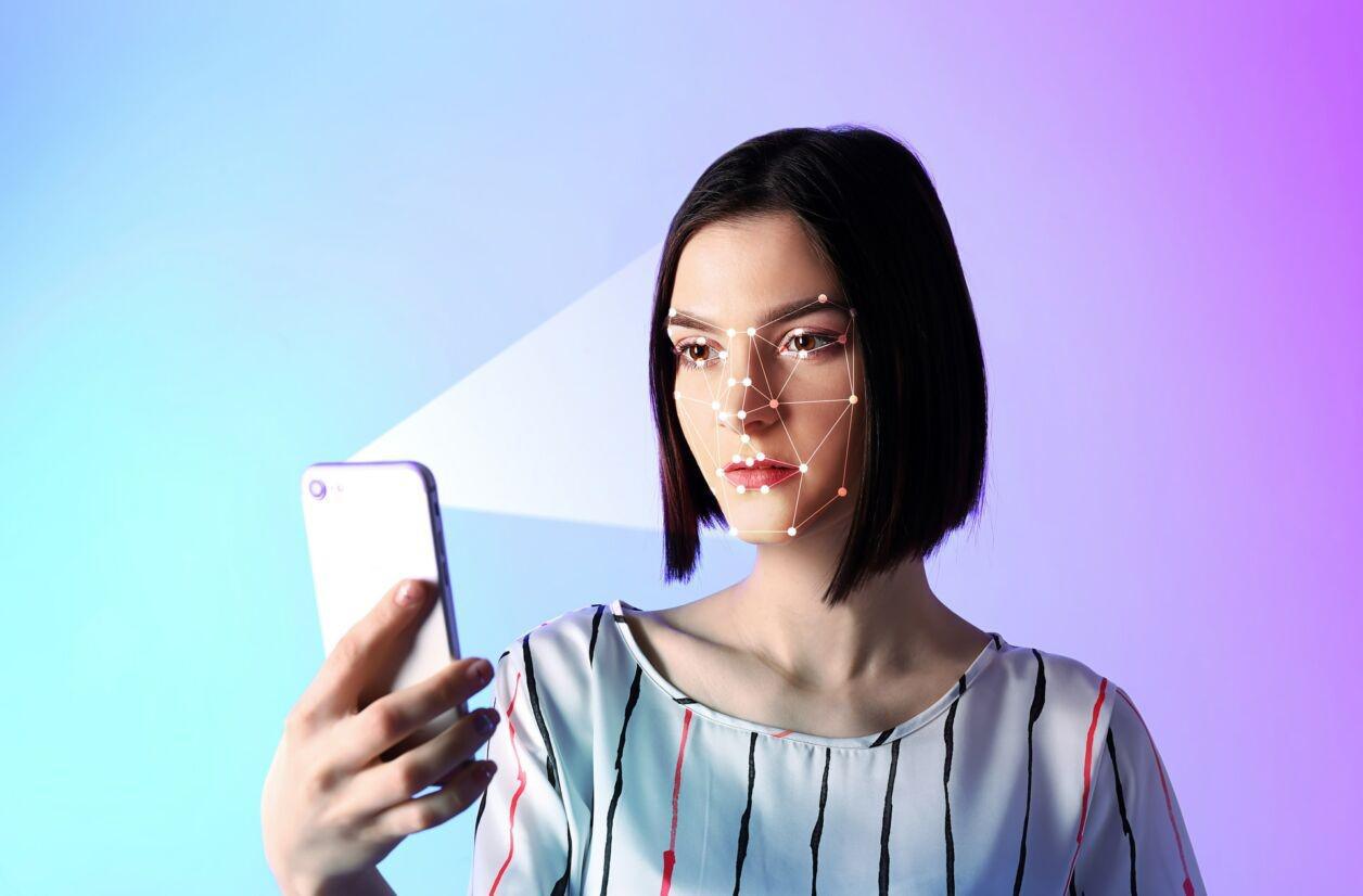 Le déverrouillage facial est de plus en plus fréquent sur les modèles récents. ©Pixel-Shot/Shutterstock.com