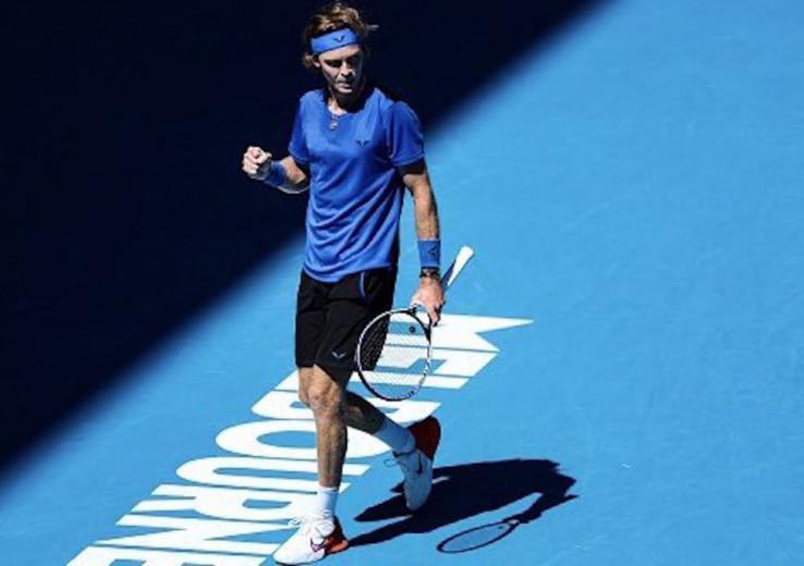Open d'Australie : Rublev sauve deux balles de match et bat Rune en 8es