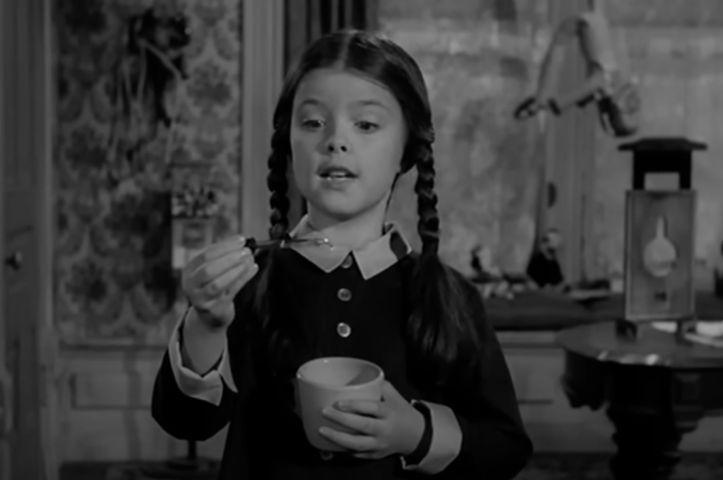 Décès de Lisa Loring, la première interprète de Mercredi Addams, à l'âge de 64 ans