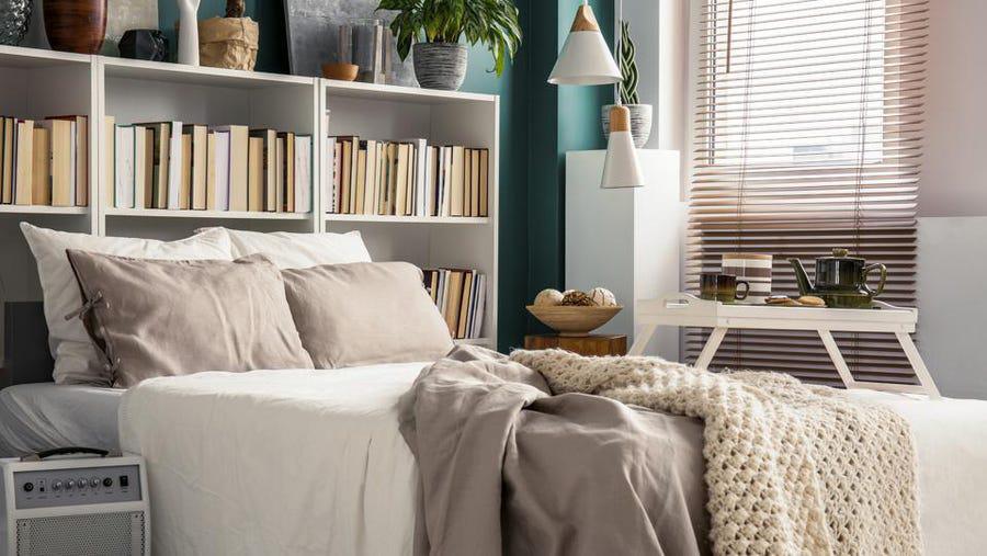 Comment optimiser l'espace dans une petite chambre à coucher ?
