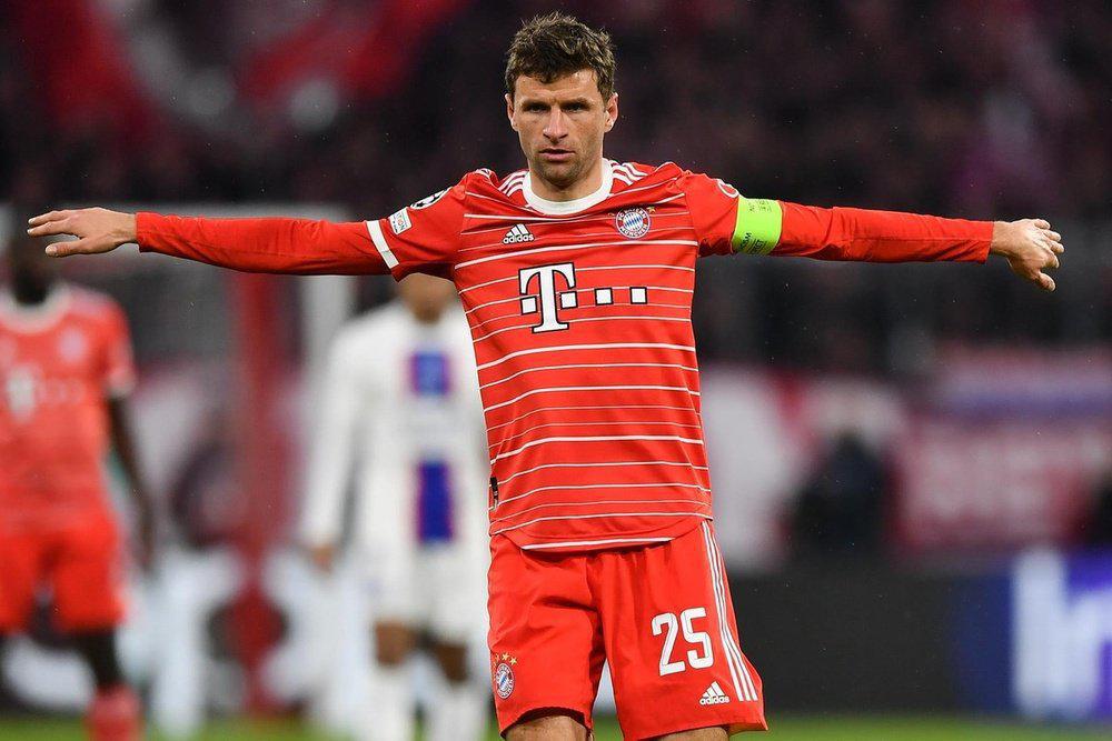 Thomas Müller compare  prend   Messi  à Ronaldo