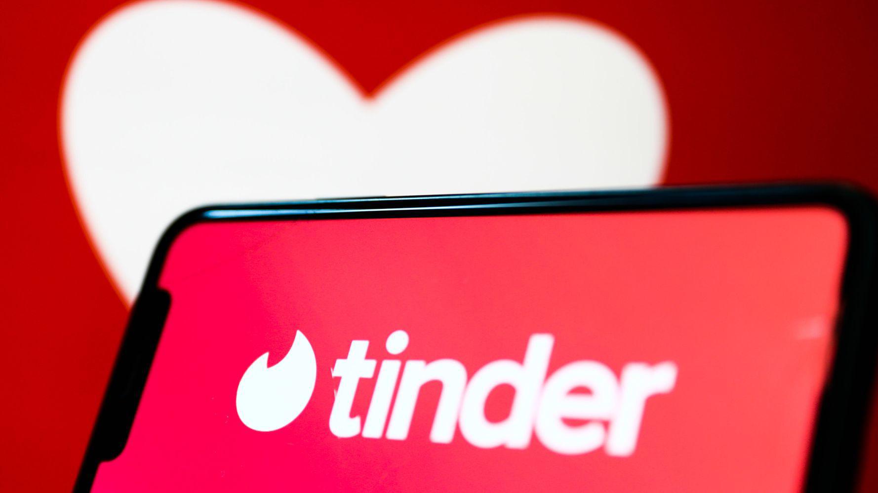 Cette intelligence artificielle propose aux hommes de draguer des femmes à leur place sur Tinder