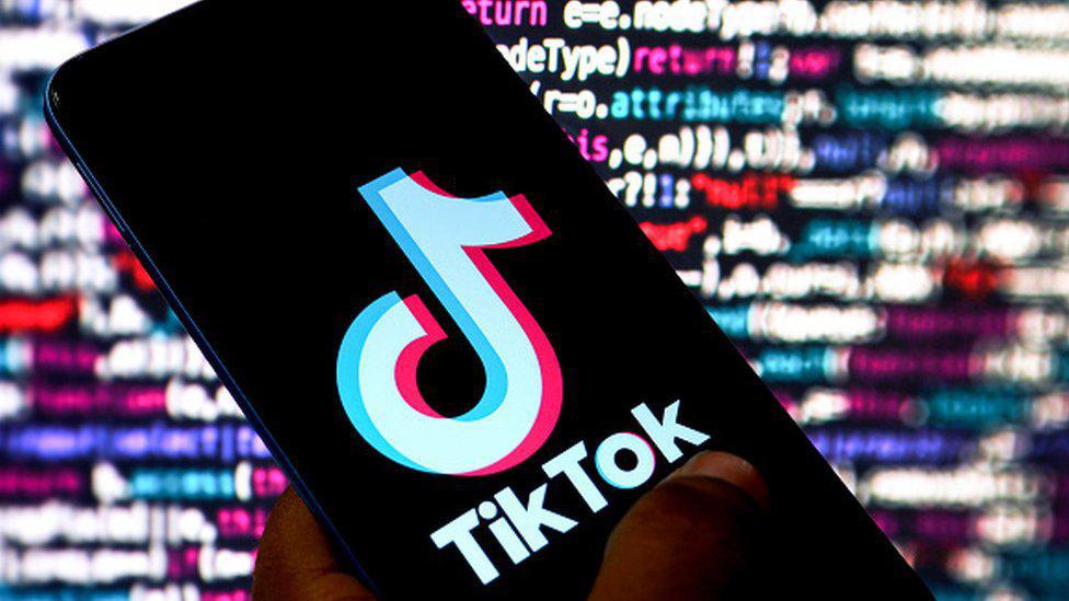 Et si on bannissait TikTok ?