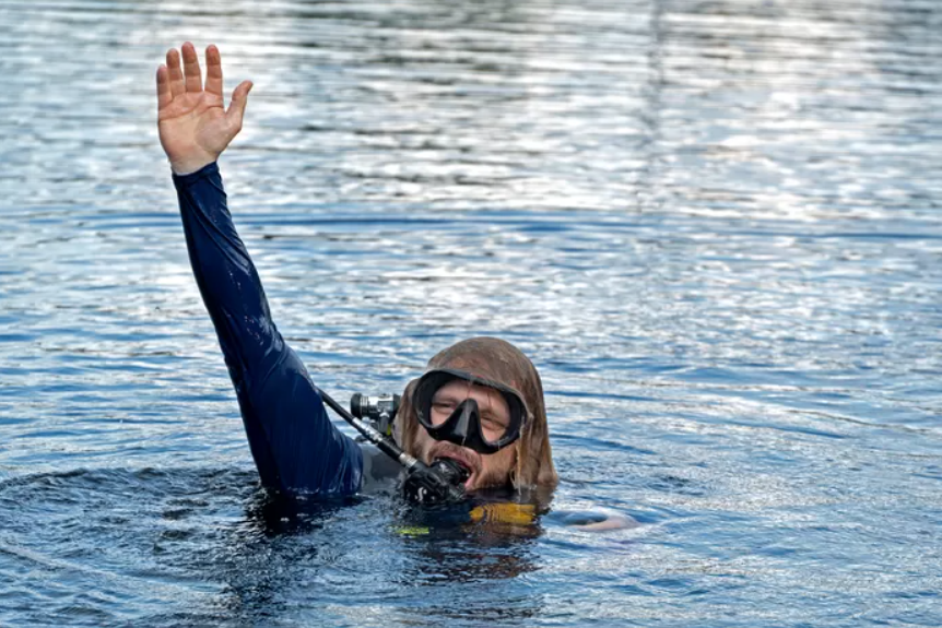Après 100 jours passés sous l’eau, cet Américain est de retour sur la terre ferme