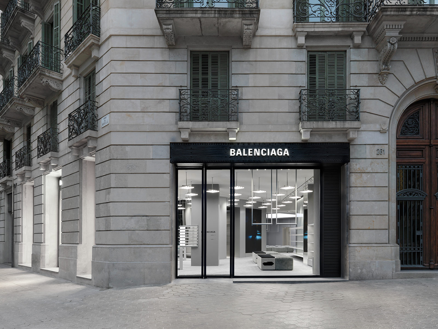Cette jupe Balenciaga n’est en fait qu’une serviette de bain… à 695 euros