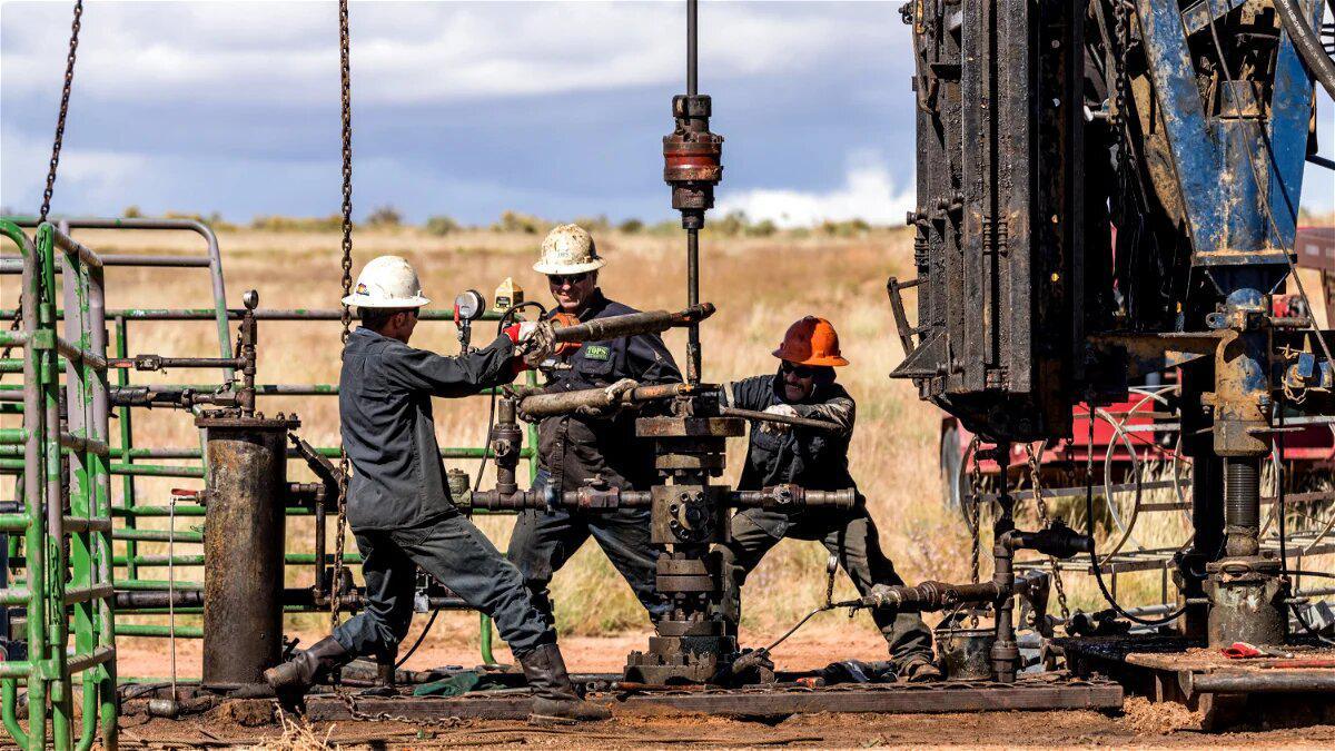 Guerre pétrolière : l’Arabie saoudite pourrait booster sa production pour noyer toute concurrence naissante