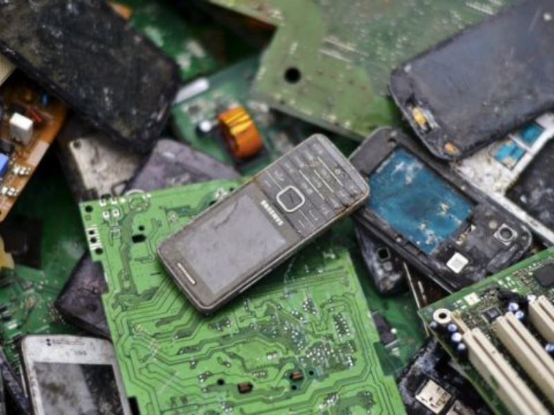 La culture du 'tout jetable' : Une réflexion sur les impacts environnementaux et sociaux