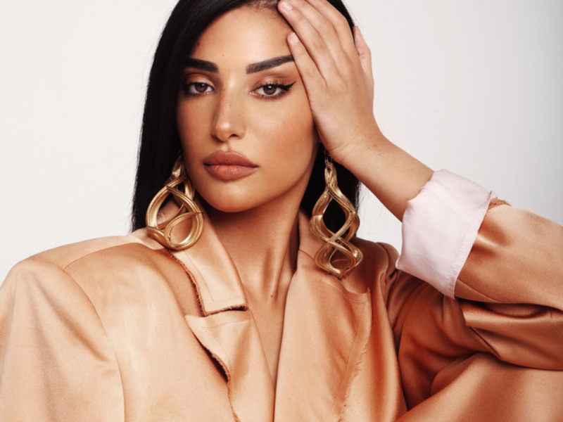 Inez sort le single "Houbi Ana" pour célébrer la Saint-Valentin
