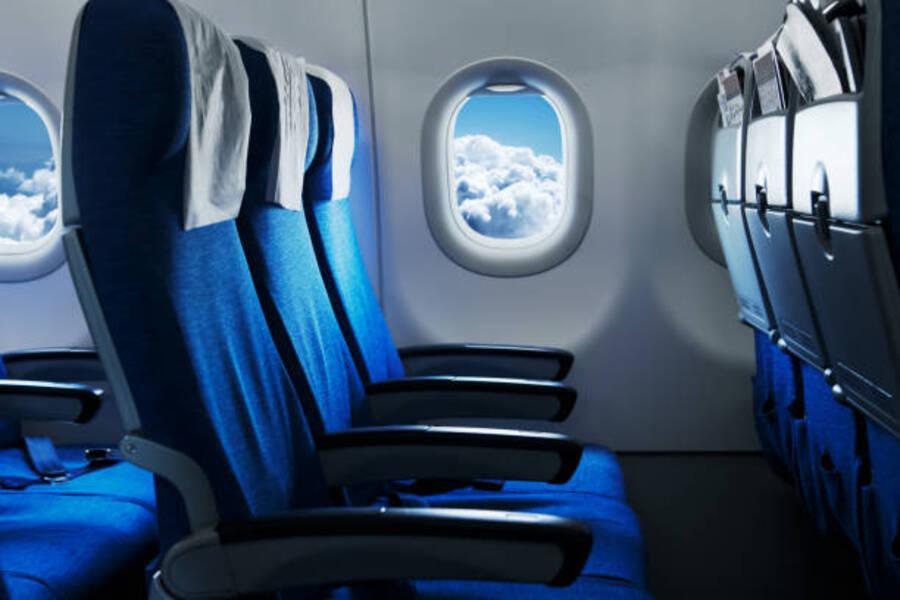 Rencontre improbable : deux sosies portant le même nom se croisent à bord d'un avion