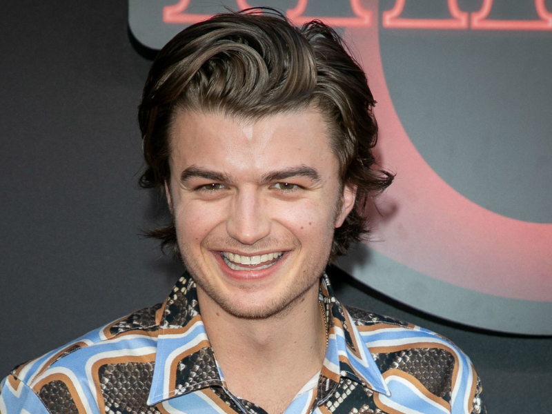 Tiktok : Le hit viral 'End of Beginning' cachait l'une des Stars de 'Stranger Things'"