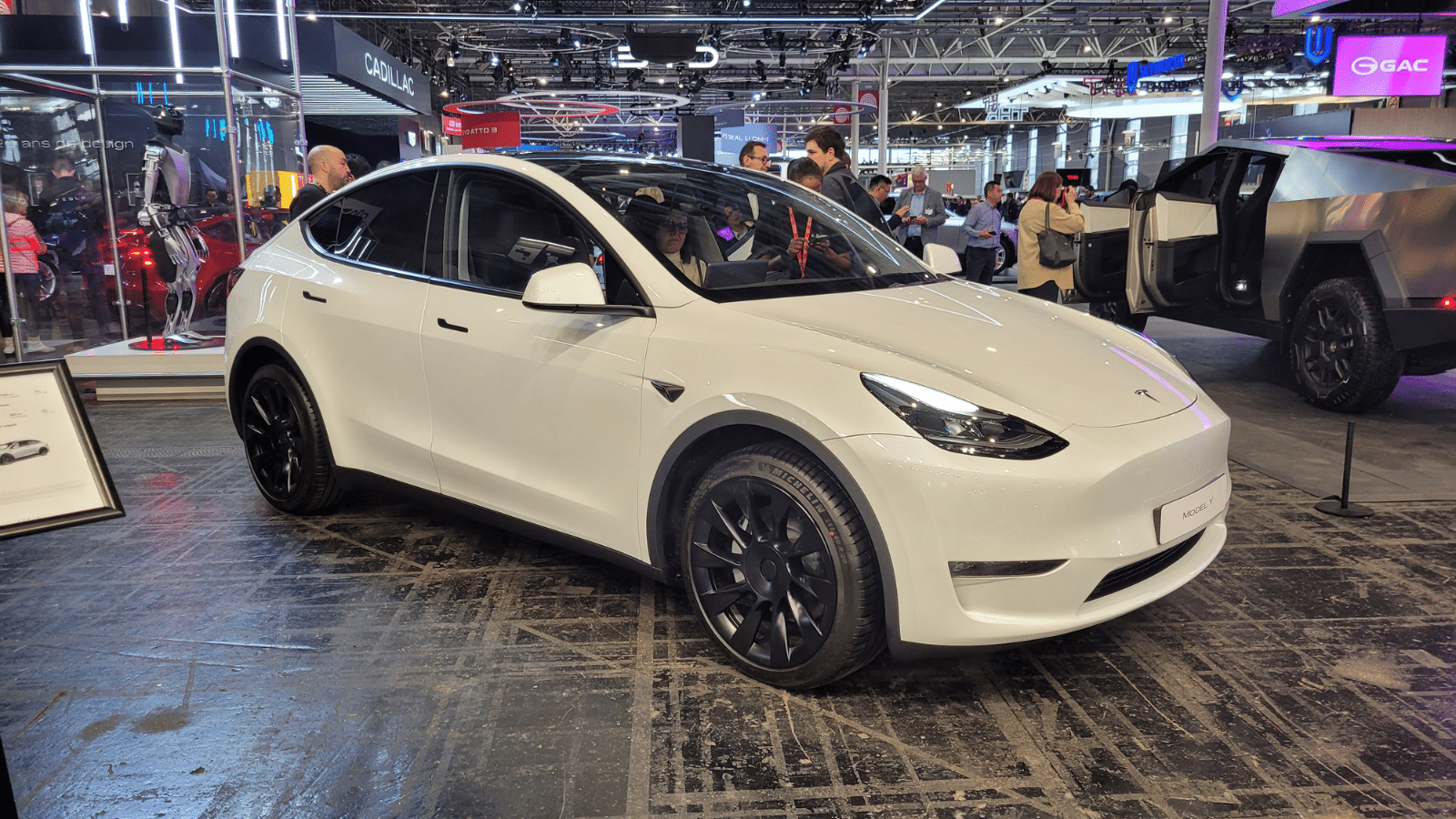 Mondial de Paris 2024 : La Tesla Model Y 7 places fait sensation
