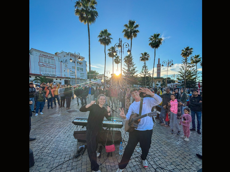 Sarah et Patrick : le duo danois qui fait vibrer les rues marocaines