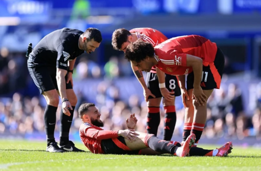 Nouvelle inquiétude pour Manchester United : Noussair Mazraoui blessé au genou