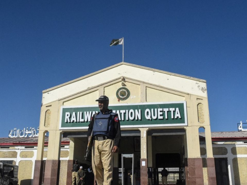 Pakistan : une opération militaire en cours pour libérer les passagers