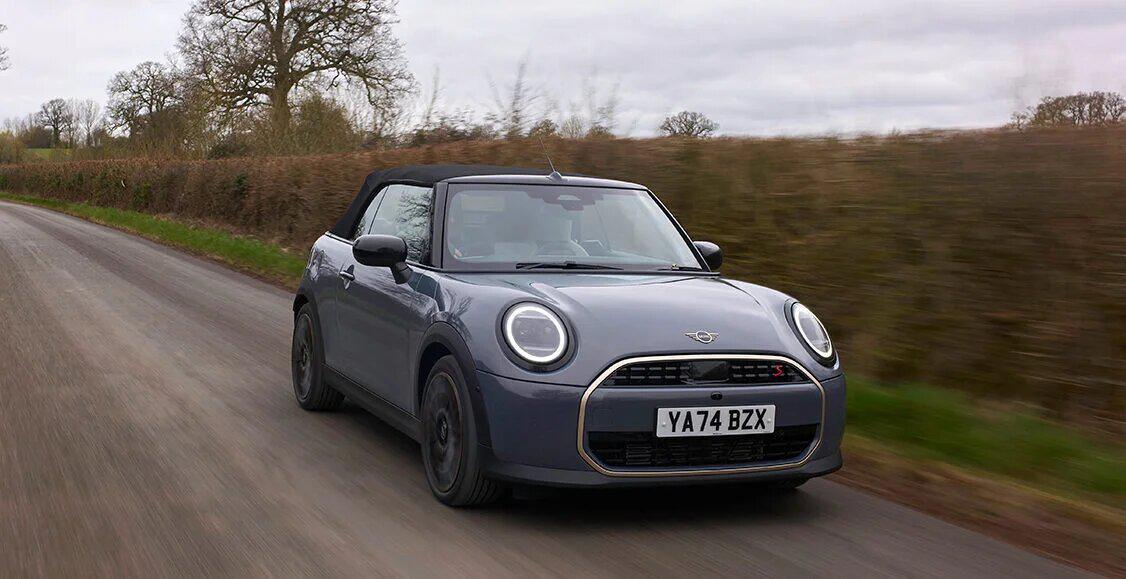Cheveux au vent, moteur rugissant : la MINI Cabriolet fait son grand retour