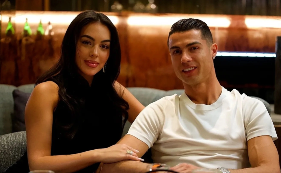 Georgina Rodríguez affiche un tatouage en arabe sur son poignet
