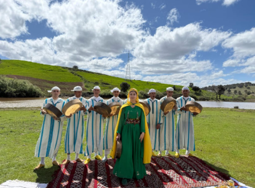 Sanae Jeddoubi : la première femme à la tête d'une troupe d'Ahidous au Maroc