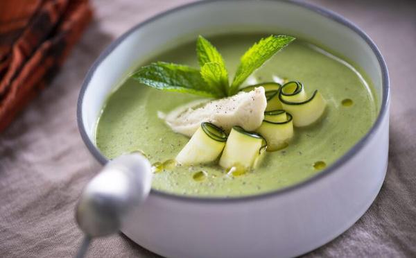 Soupe glacée, cœur fondu : le gaspacho courgette-menthe
