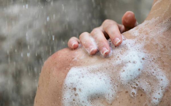 Gels douche d’été : la fraîcheur qui gratte ?
