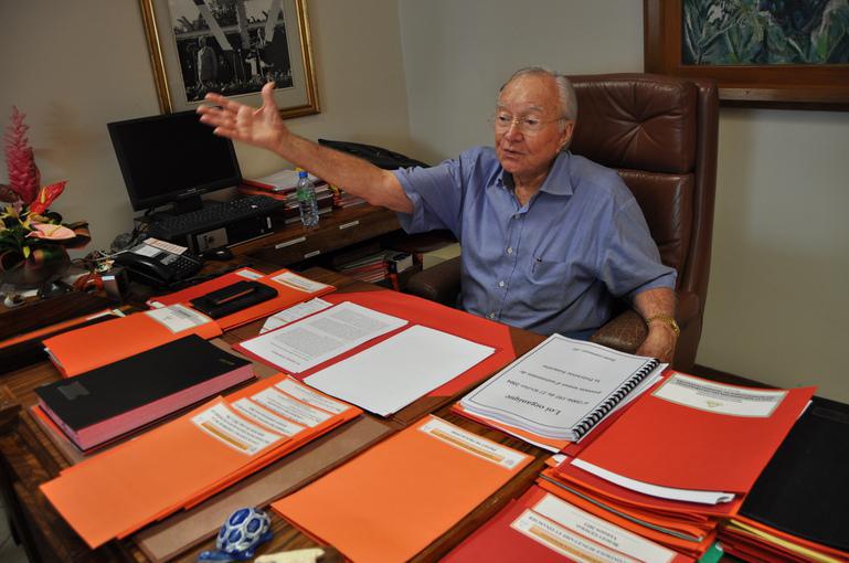 Ouverture du procès des emplois "fictifs" : l'interview exclusive de Gaston Flosse
