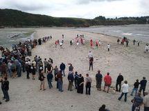 Algues vertes: des agriculteurs jouent au foot sur une plage fermée