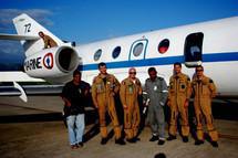 Un Gardian et son équipage lors d’une précédente mission similaire post-catastrophe à Fidji en décembre 2009.