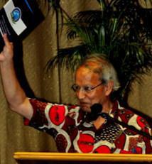 Le Professeur Kenyan Yash Ghai, Président de la Commission Constitutionnelle de Fidji.