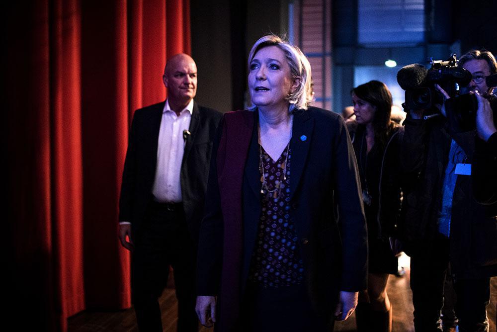 Assistants FN au Parlement européen: une proche de Marine Le Pen mise en examen