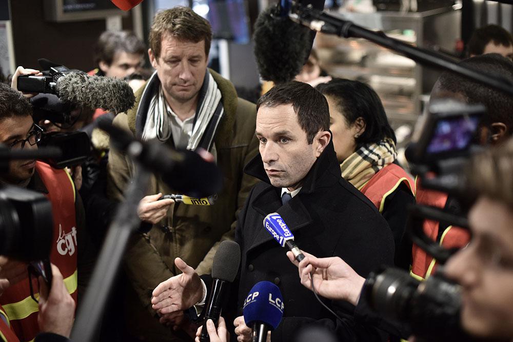 L'aile droite du PS à l'offensive contre Benoît Hamon