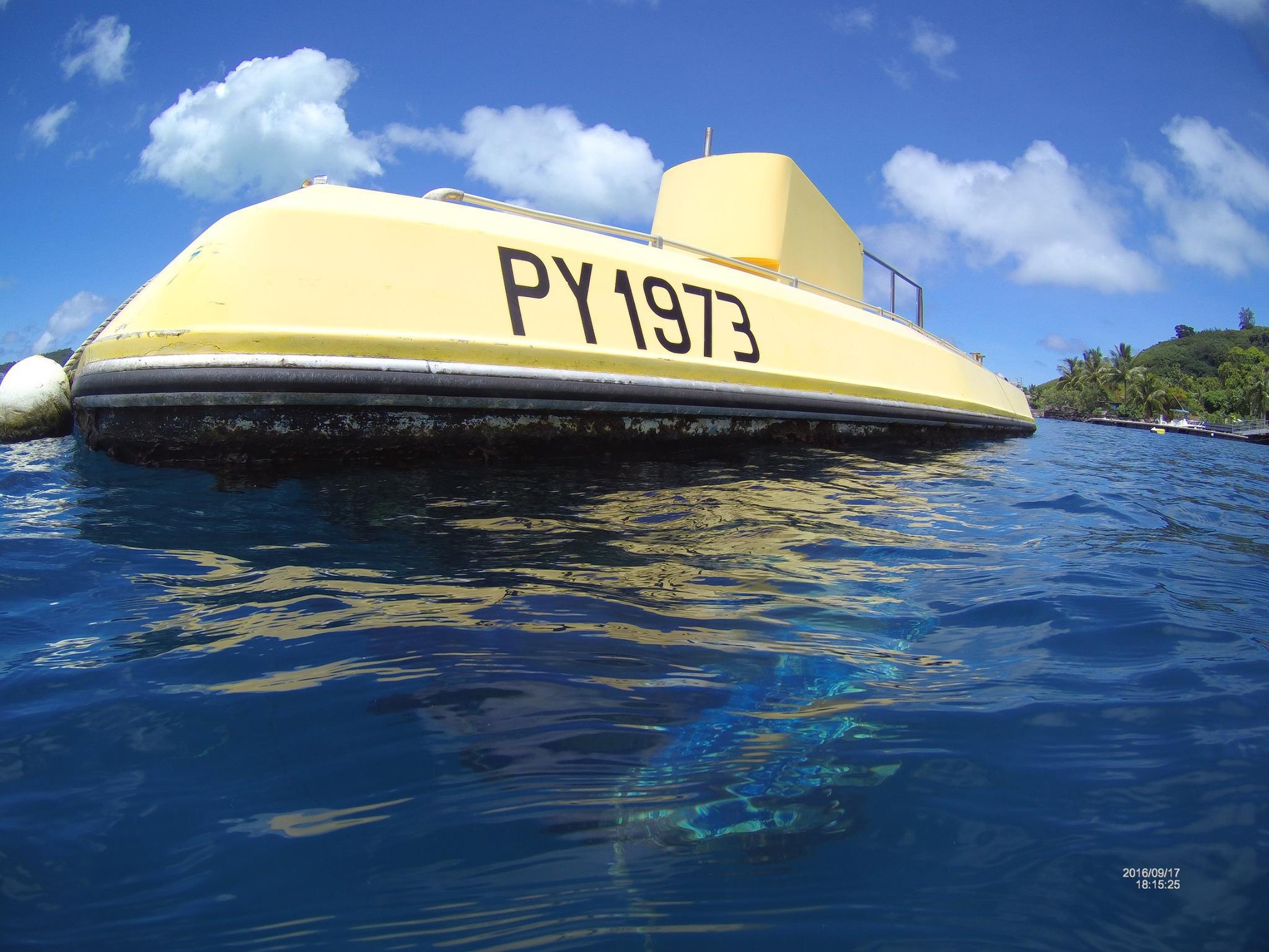 Un sous-marin abandonné risque de polluer le lagon de Bora bora