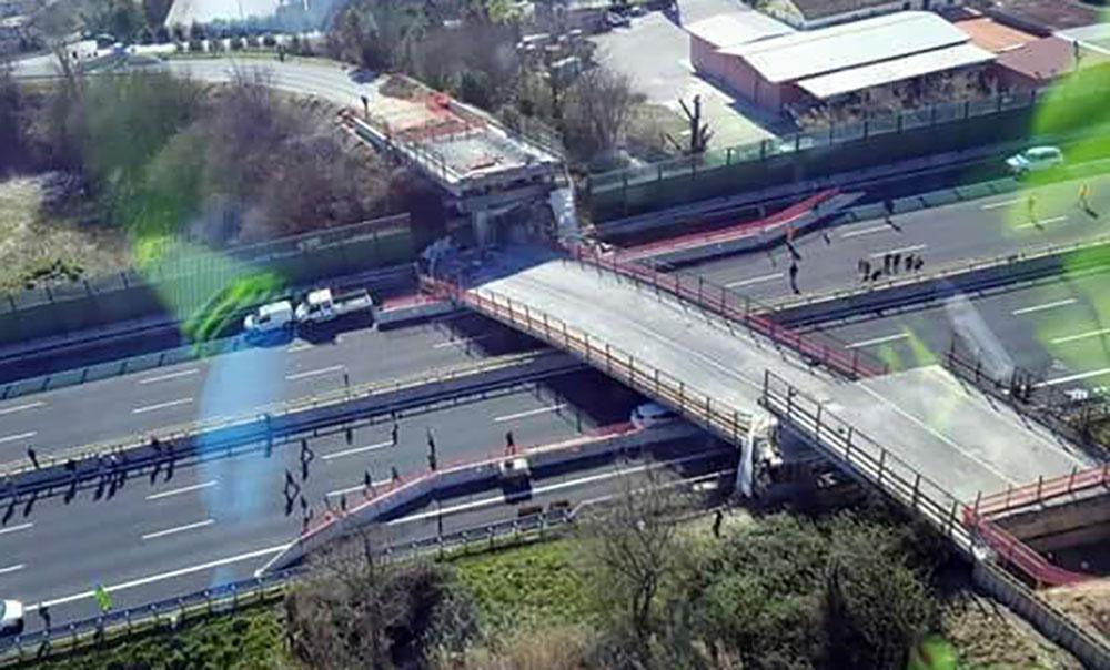 Italie: deux morts dans la chute d'un pont sur une autoroute