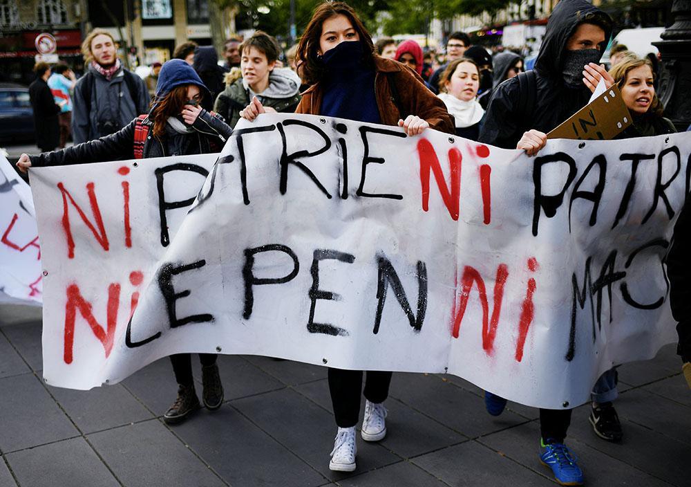 "Ni Marine ni Macron": des lycéens manifestent à Paris