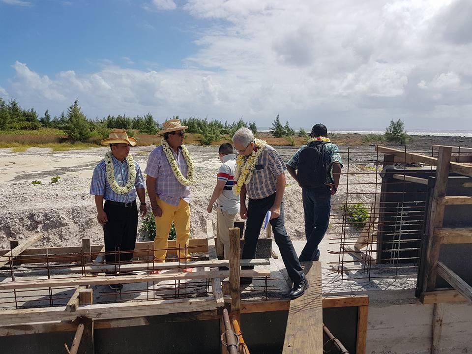 Sur le chantier de la route de contournement du futur site de la ferme aquacole de Hao. L'ensemble des travaux financés par le Pays et liés au projet Tahiti Nui Ocean Foods représente un investissement de l'ordre de 500 millions Fcfp. (CP: commune de Hao).