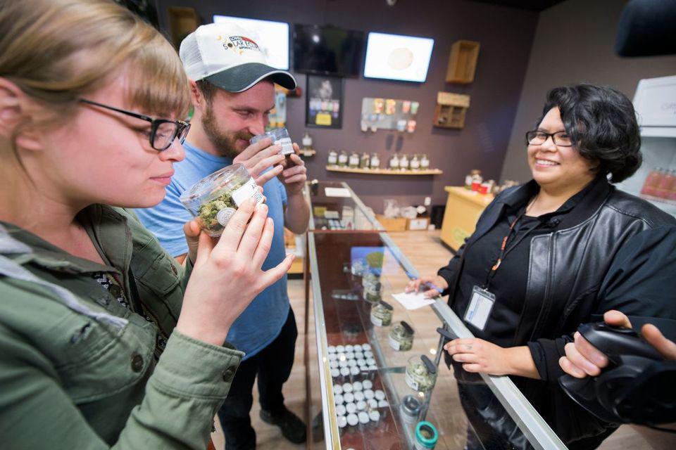 Débuts euphorisants pour la marijuana récréative en Californie