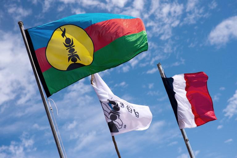 "Marche Bleu Blanc Rouge" lors de la visite de Macron à Nouméa le 4 mai